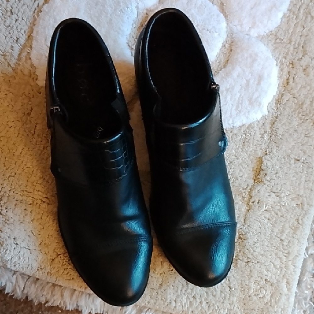 b.o.c  Black booties 9.5 Med